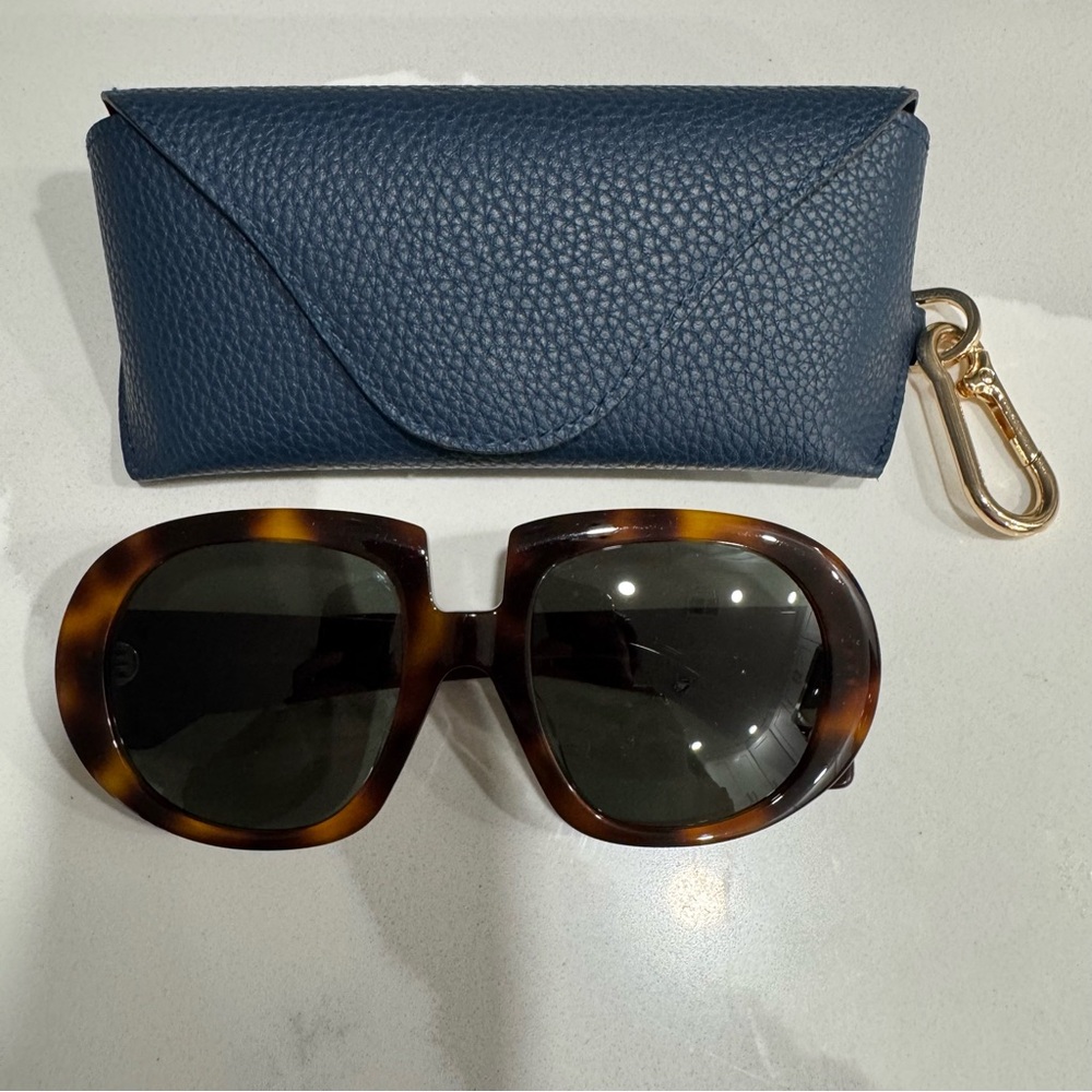 LOEWE Tortoiseshell Round Sunglasses - Picture 10 of 11